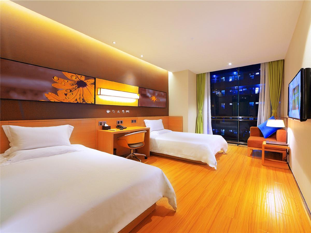 IU Hotel Guiyang Shibei Road Bagian luar foto