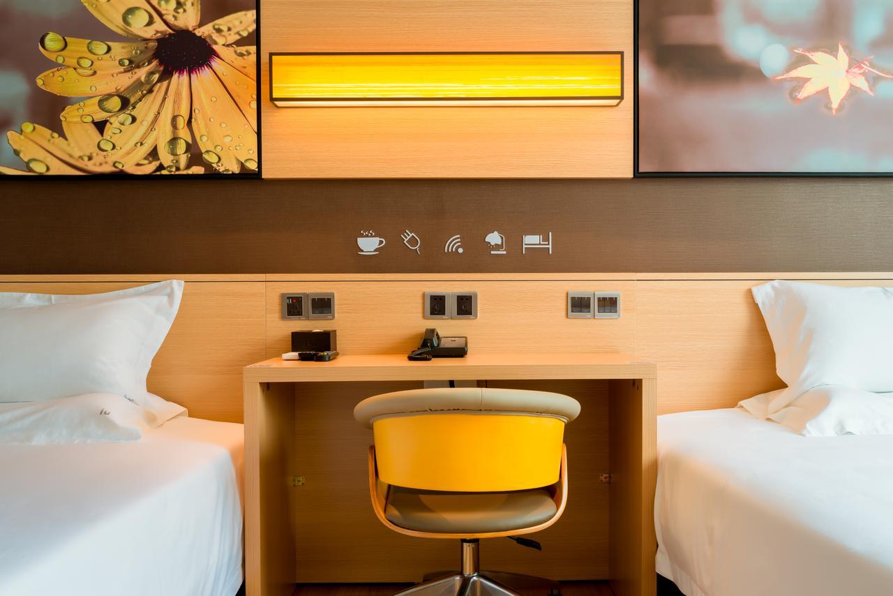IU Hotel Guiyang Shibei Road Bagian luar foto