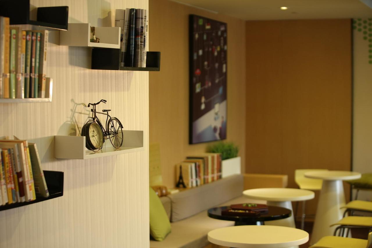 IU Hotel Guiyang Shibei Road Bagian luar foto